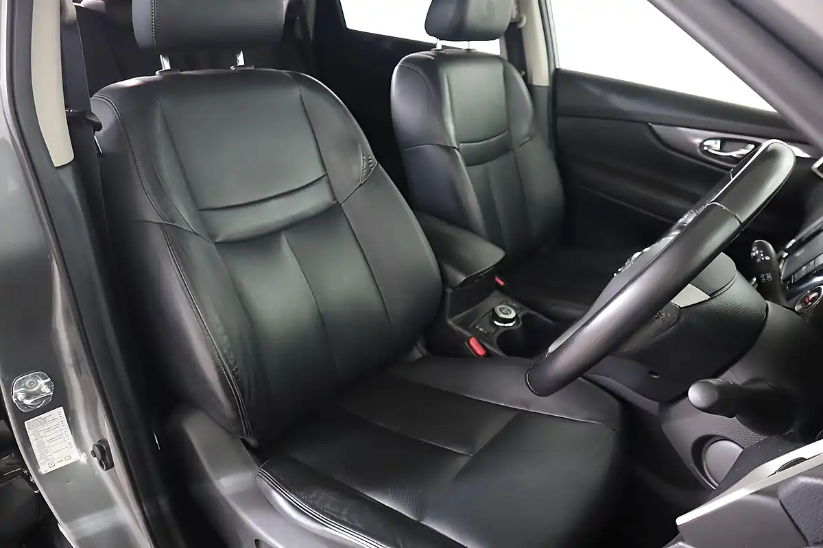 Used 2017 Nissan X-Trail Tekna Grey - Interior and Exterior details 9