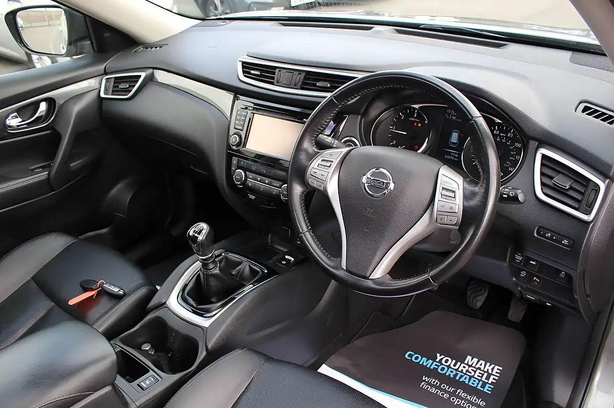 Used 2017 Nissan X-Trail Tekna Grey - Interior and Exterior details 10