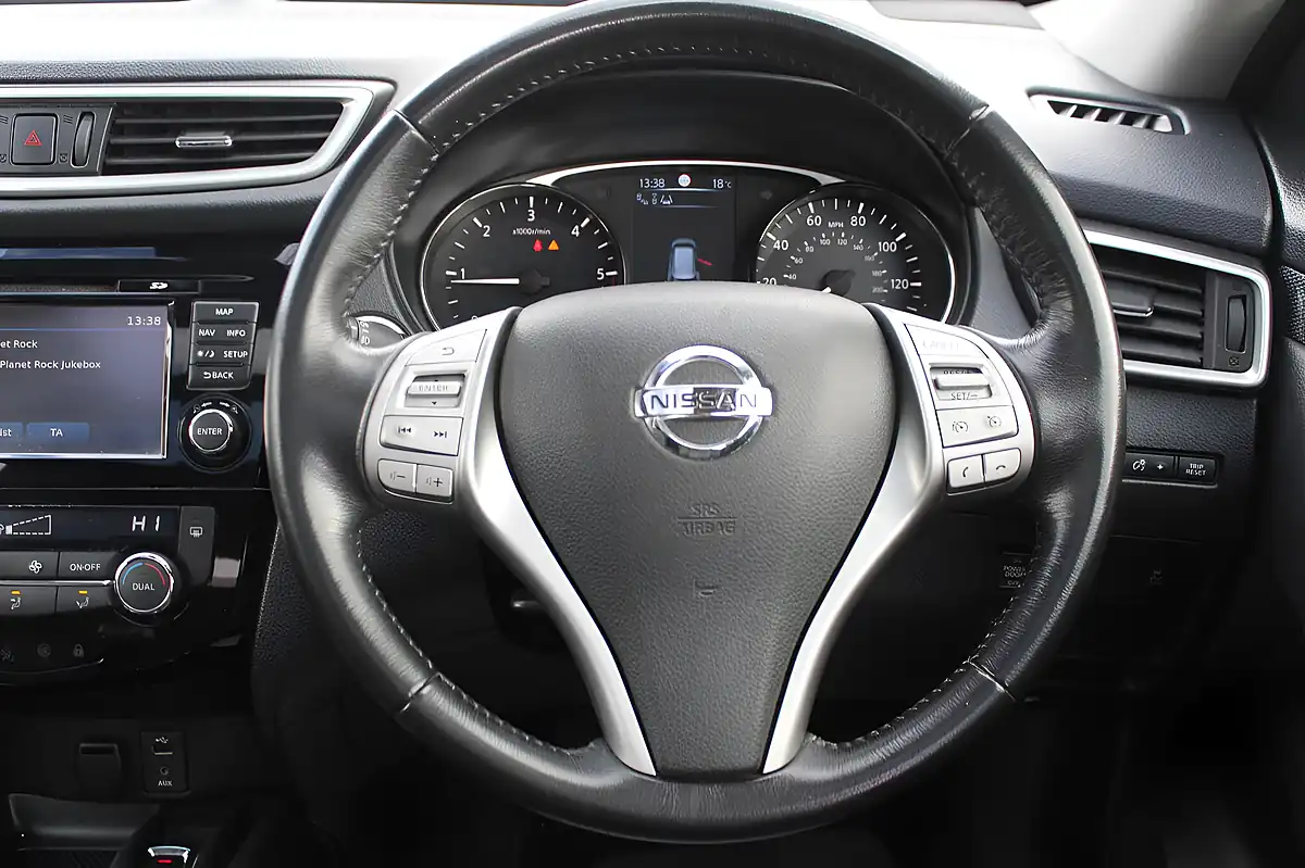 Used 2017 Nissan X-Trail Tekna Grey - Interior and Exterior details 18