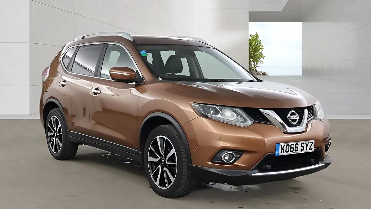 Used 2017 Nissan X-Trail Tekna Orange - Front View