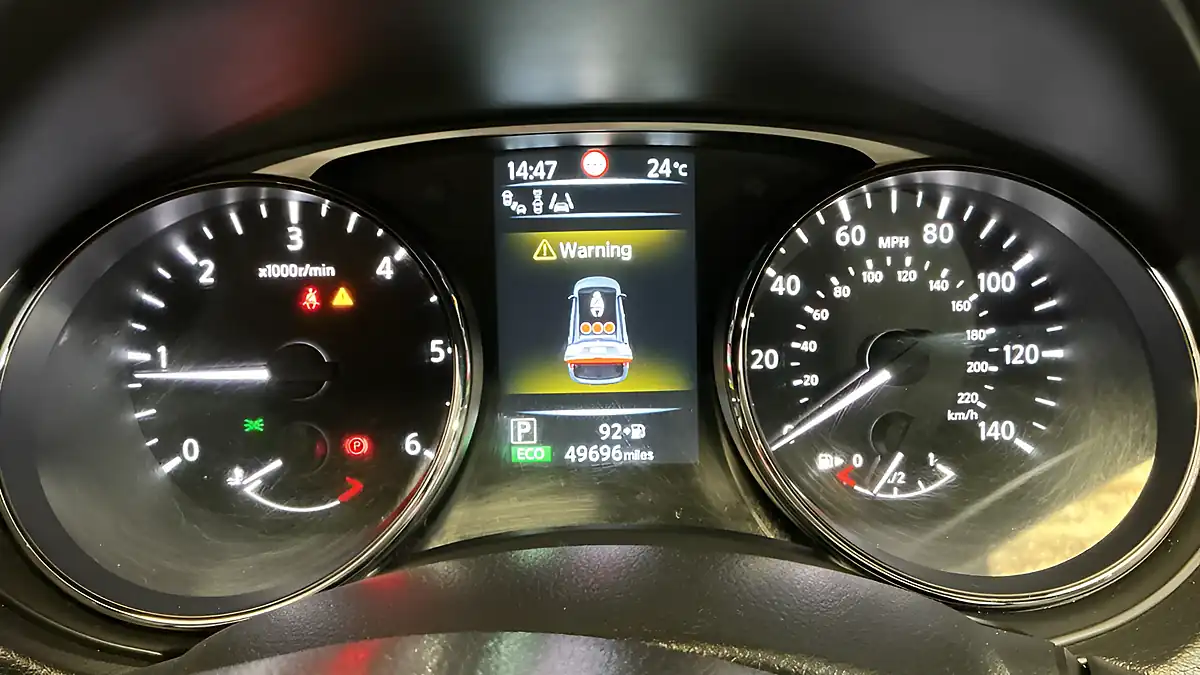 Used 2017 Nissan X-Trail Tekna Orange - Interior and Exterior details 12