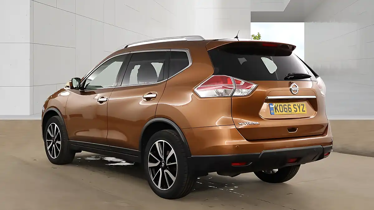Used 2017 Nissan X-Trail Tekna Orange - Interior and Exterior details 3