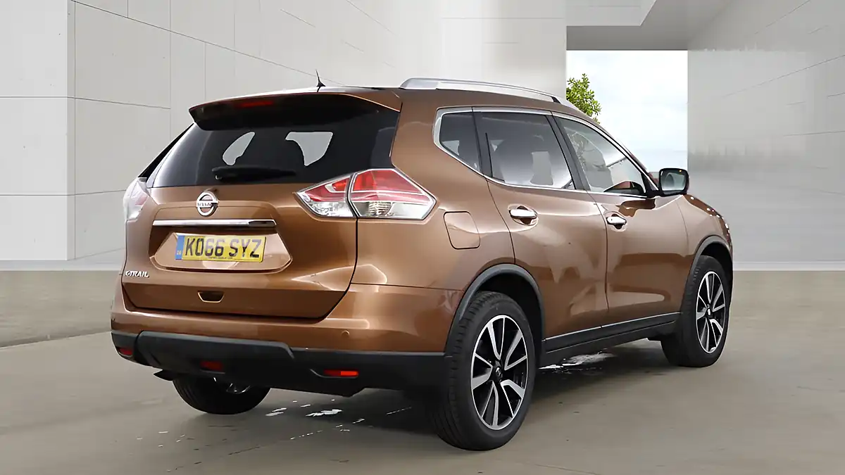 Used 2017 Nissan X-Trail Tekna Orange - Interior and Exterior details 4