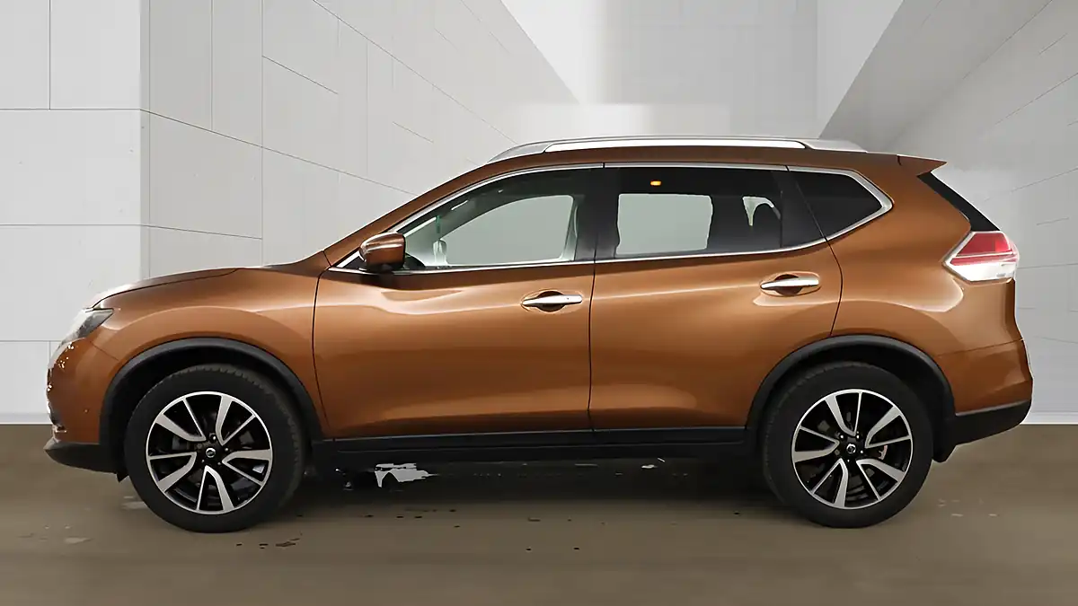 Used 2017 Nissan X-Trail Tekna Orange - Interior and Exterior details 6