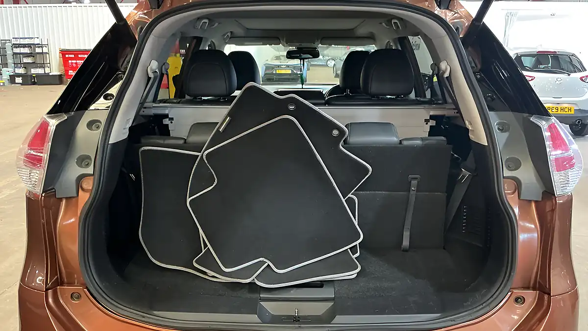 Used 2017 Nissan X-Trail Tekna Orange - Interior and Exterior details 9