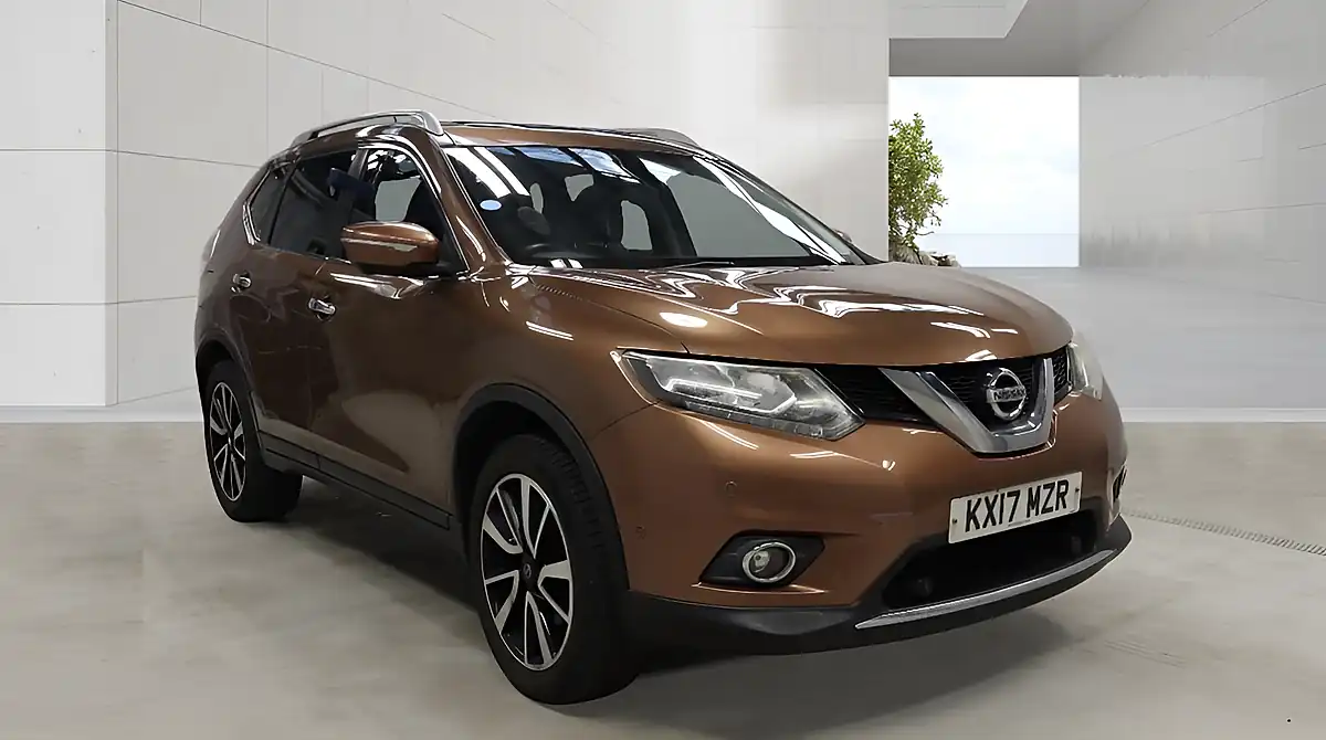 Used 2017 Nissan X-Trail Tekna Orange - Front View
