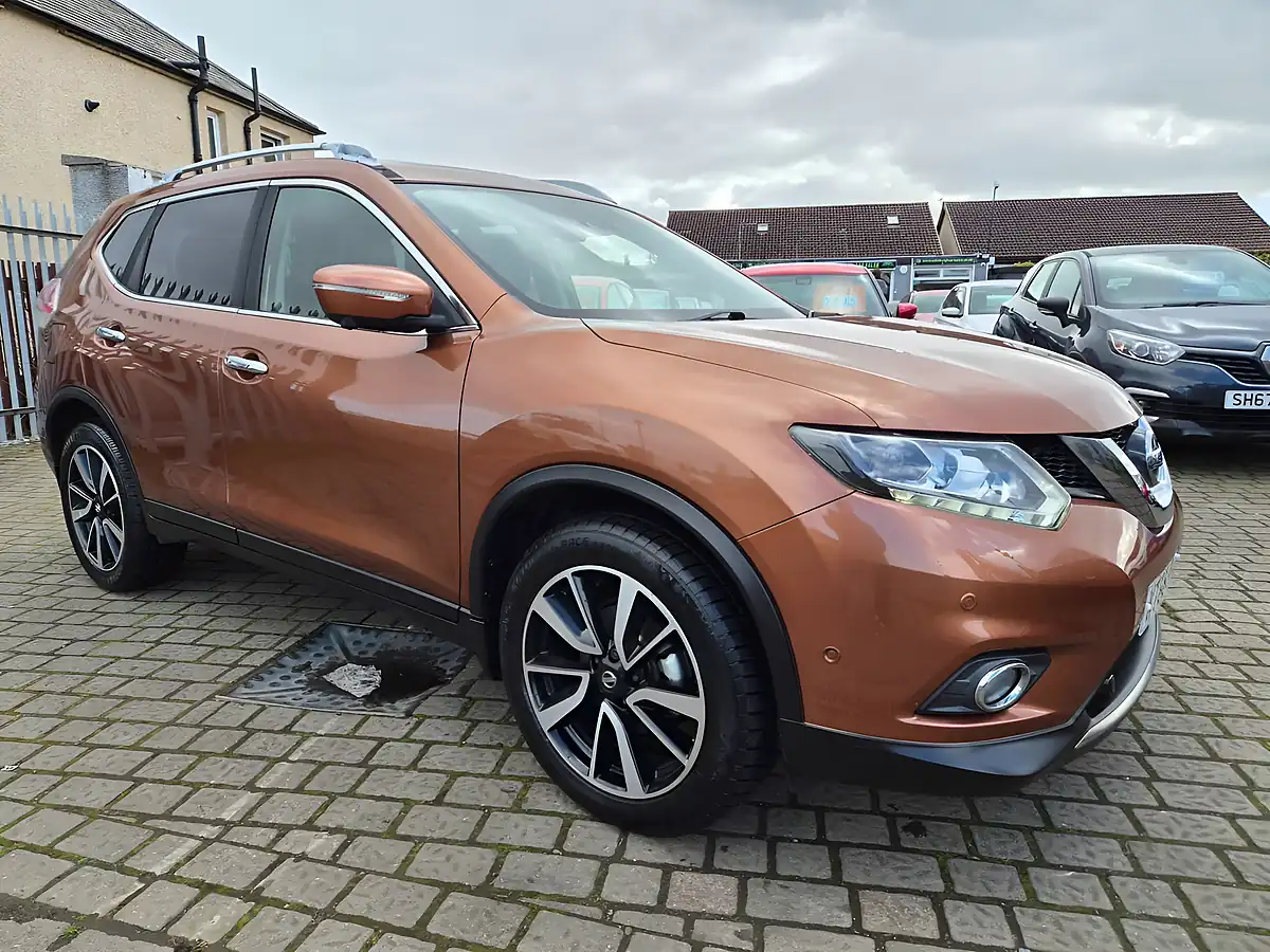 Used 2017 Nissan X-Trail Tekna Orange - Front View