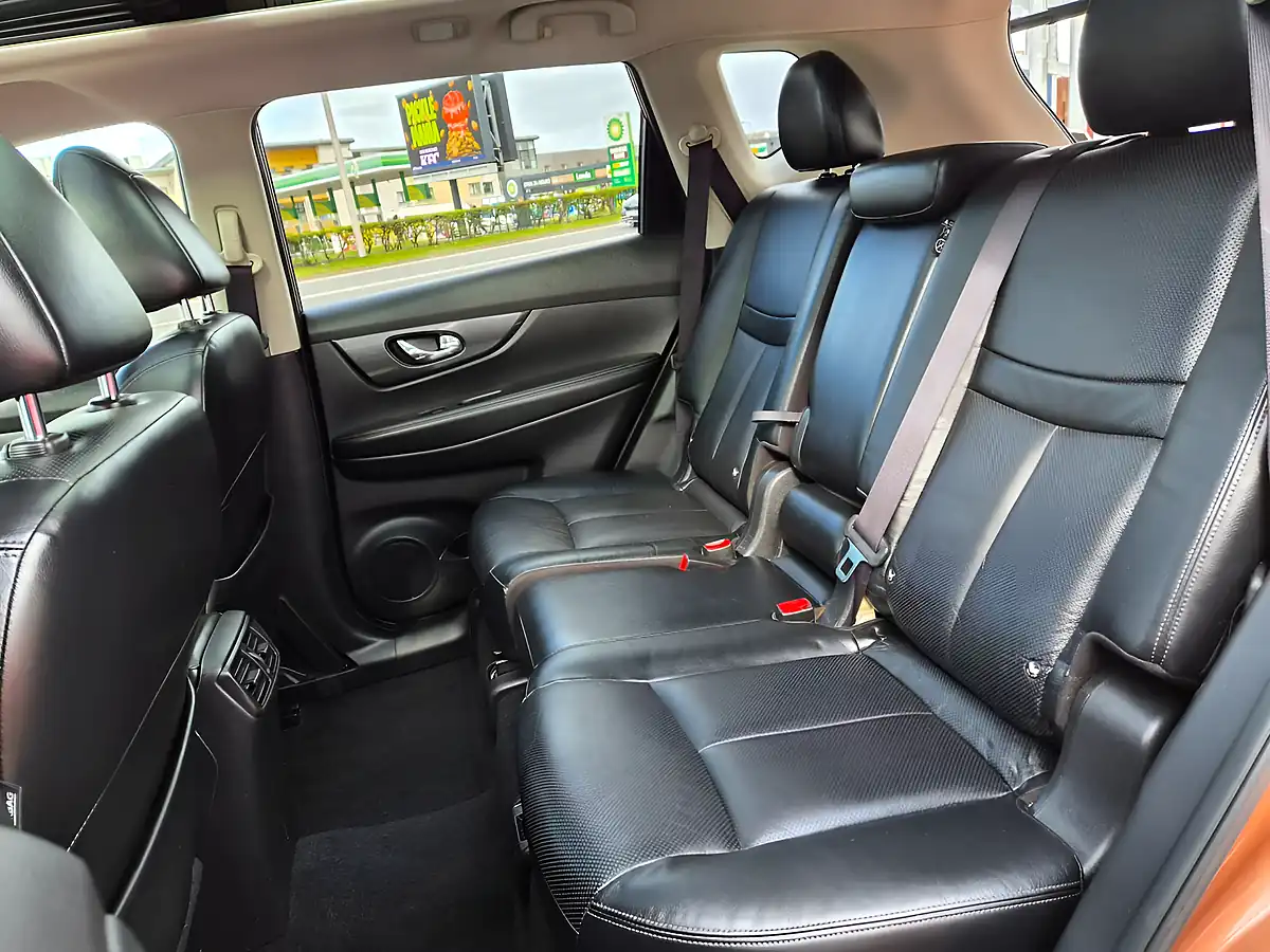 Used 2017 Nissan X-Trail Tekna Orange - Interior and Exterior details 16