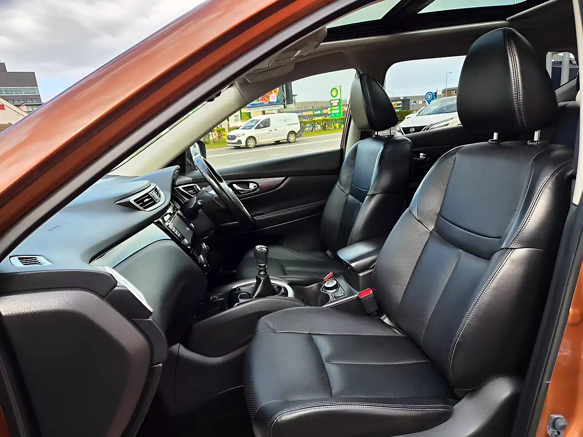 Used 2017 Nissan X-Trail Tekna Orange - Interior and Exterior details 17
