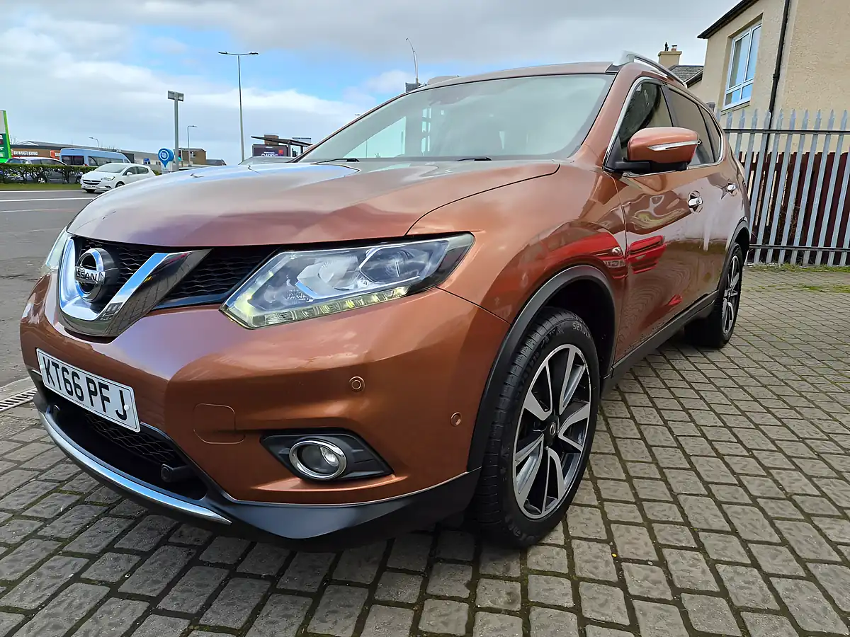 Used 2017 Nissan X-Trail Tekna Orange - Interior and Exterior details 3