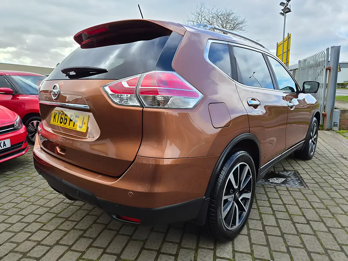 Used 2017 Nissan X-Trail Tekna Orange - Interior and Exterior details 6