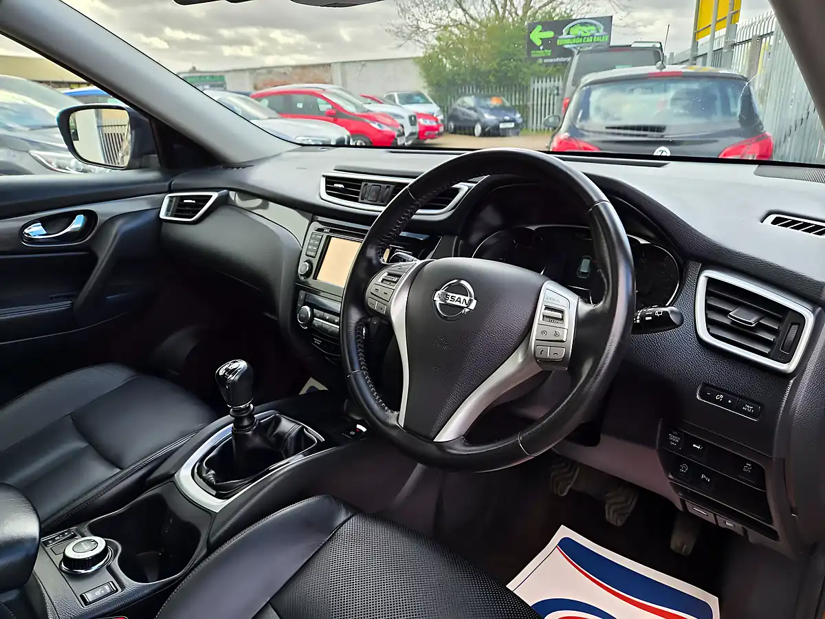 Used 2017 Nissan X-Trail Tekna Orange - Interior and Exterior details 8