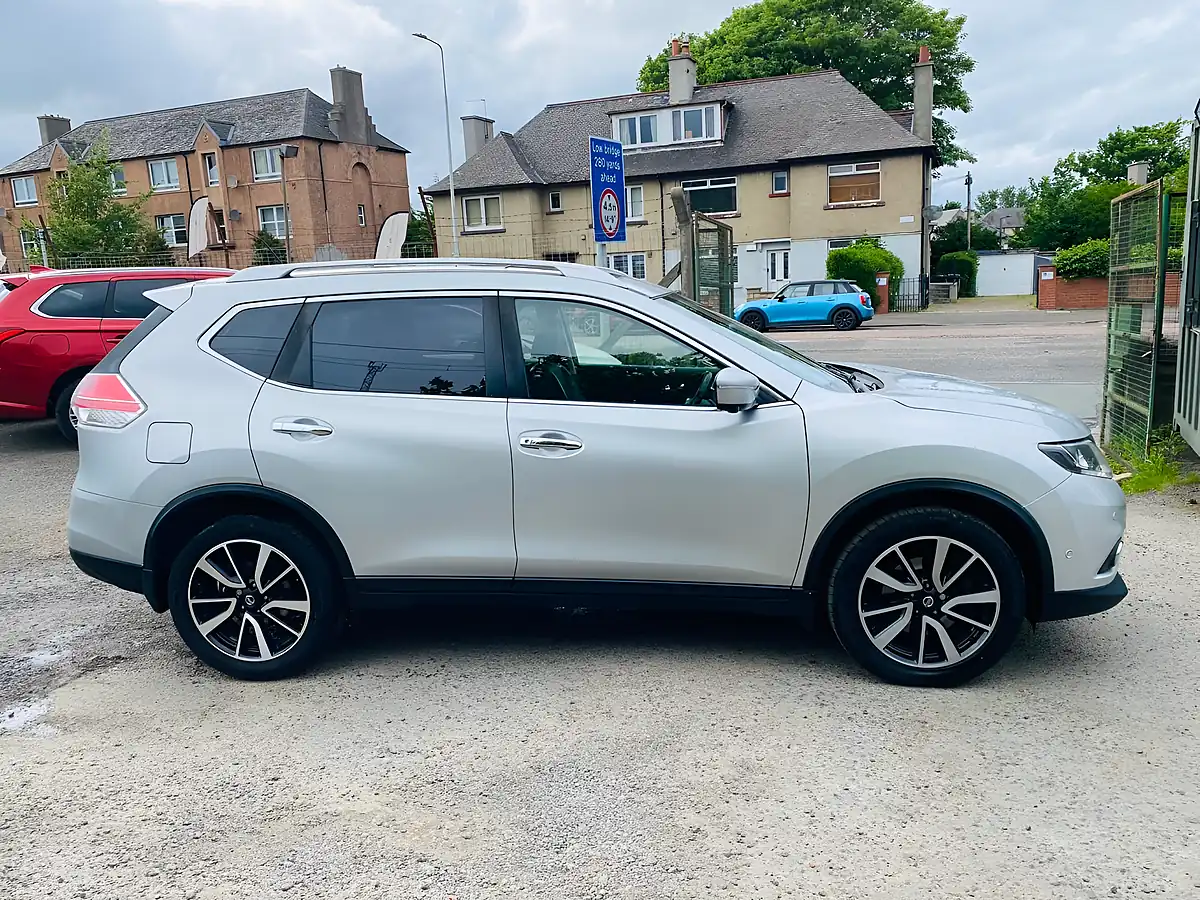 Used 2017 Nissan X-Trail Tekna Silver - Interior and Exterior details 11