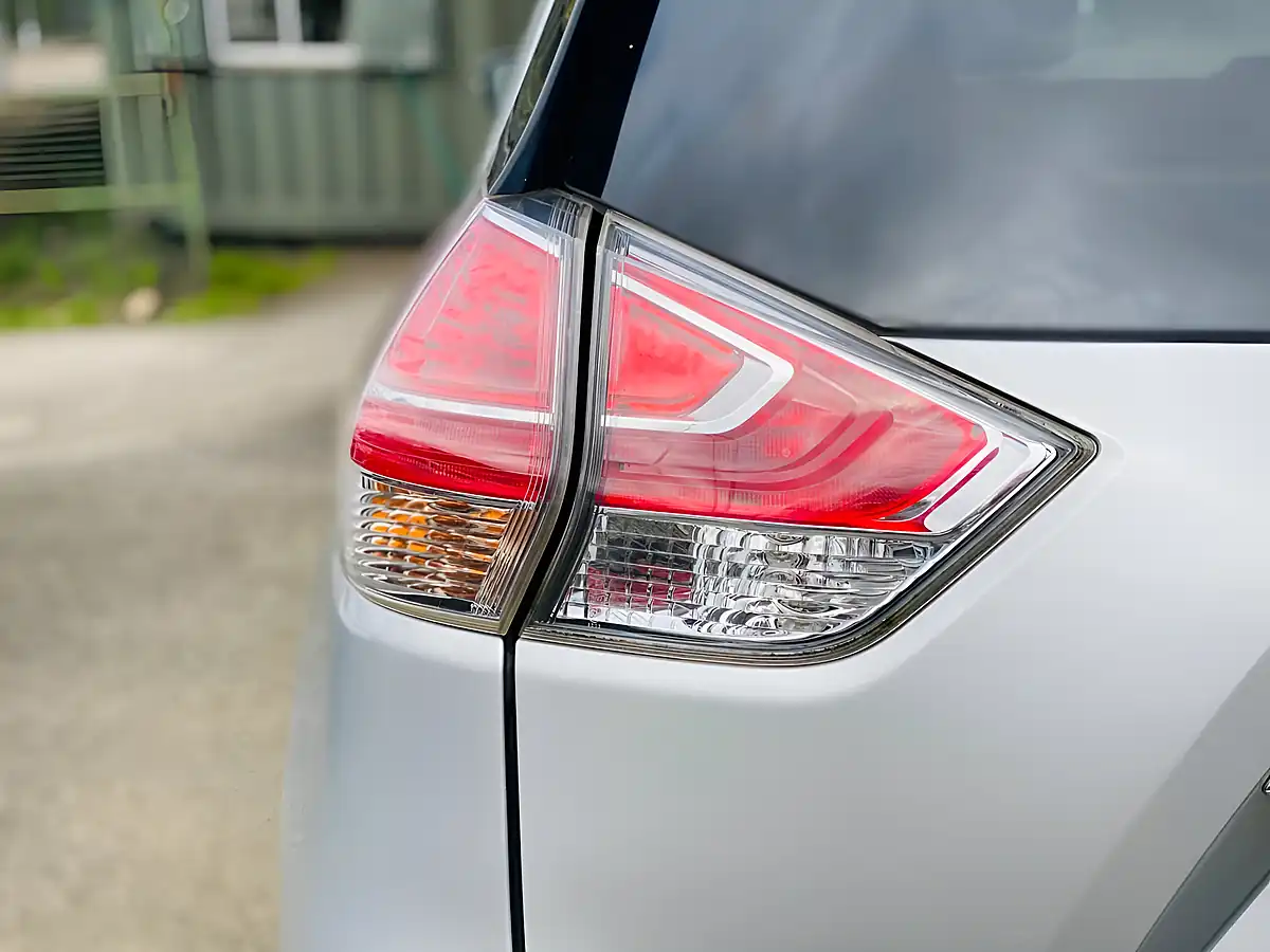 Used 2017 Nissan X-Trail Tekna Silver - Interior and Exterior details 14