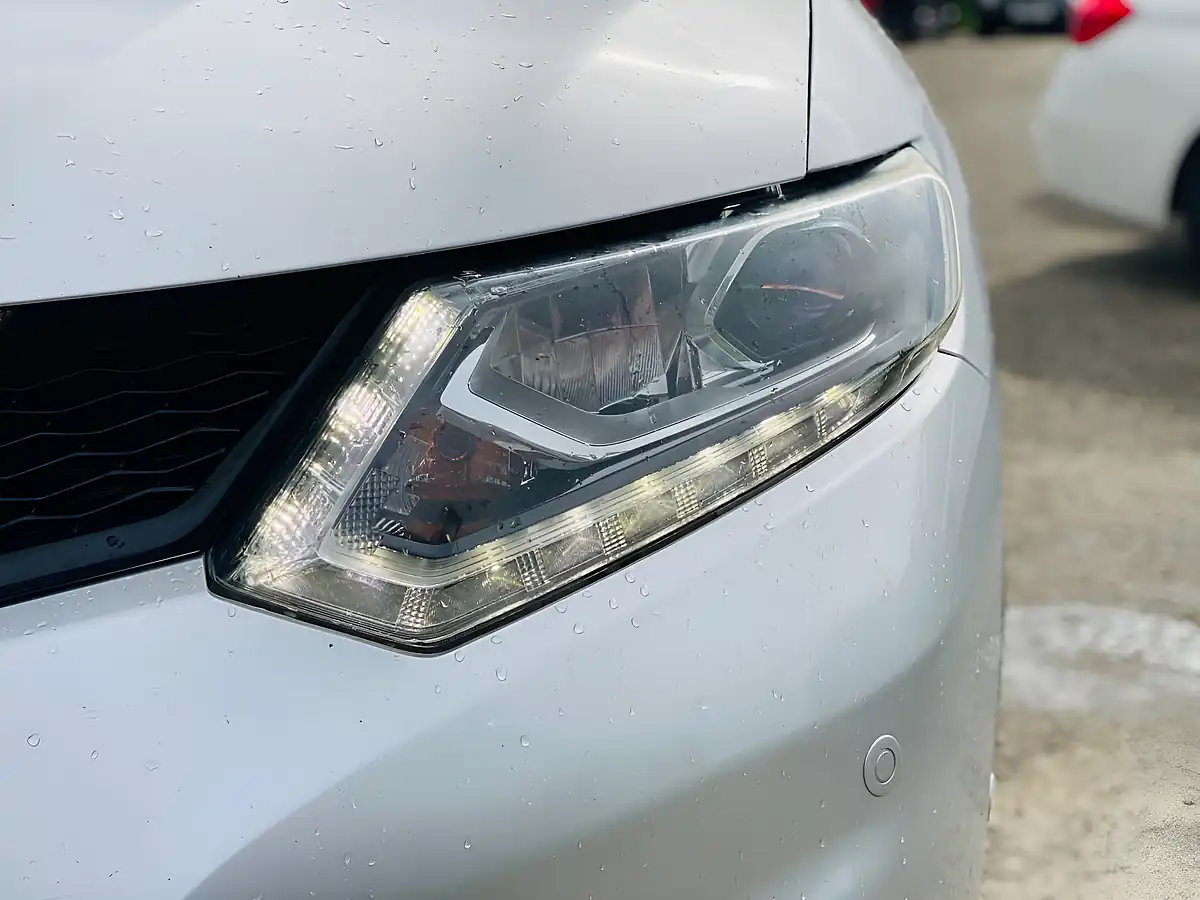 Used 2017 Nissan X-Trail Tekna Silver - Interior and Exterior details 16