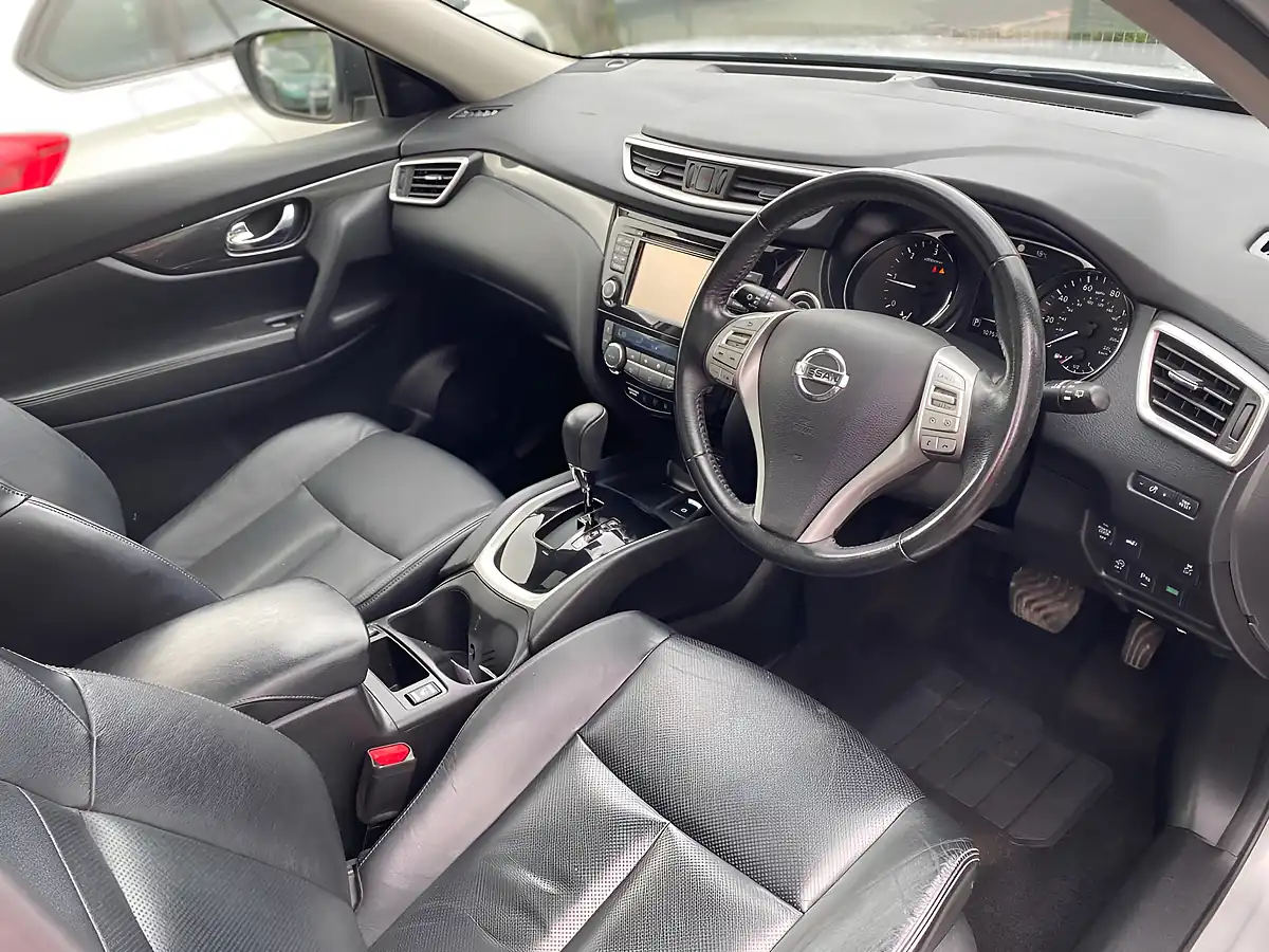 Used 2017 Nissan X-Trail Tekna Silver - Interior and Exterior details 17