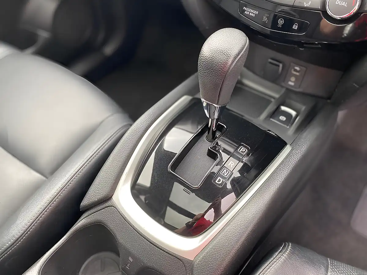 Used 2017 Nissan X-Trail Tekna Silver - Interior and Exterior details 4
