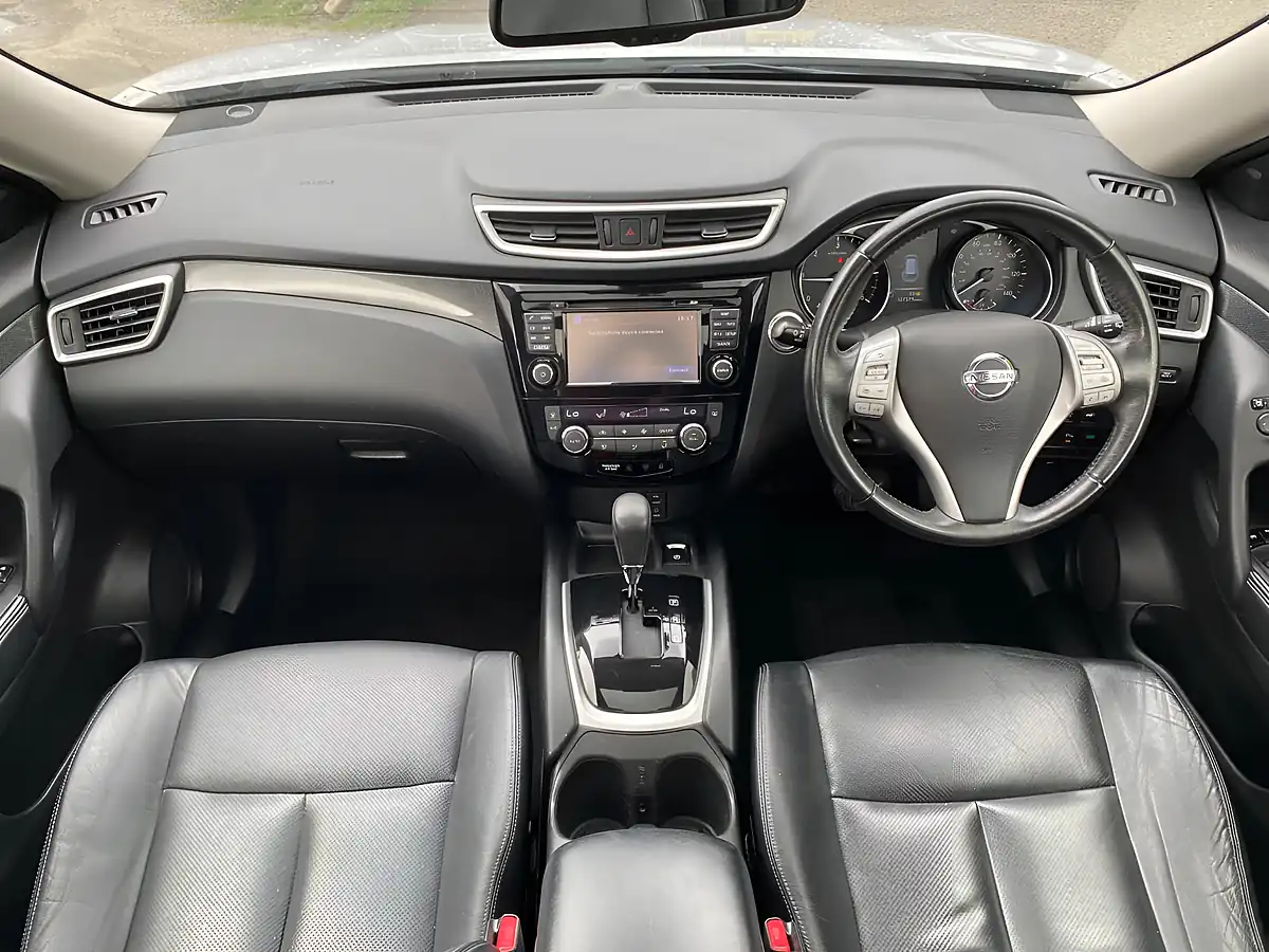 Used 2017 Nissan X-Trail Tekna Silver - Interior and Exterior details 5