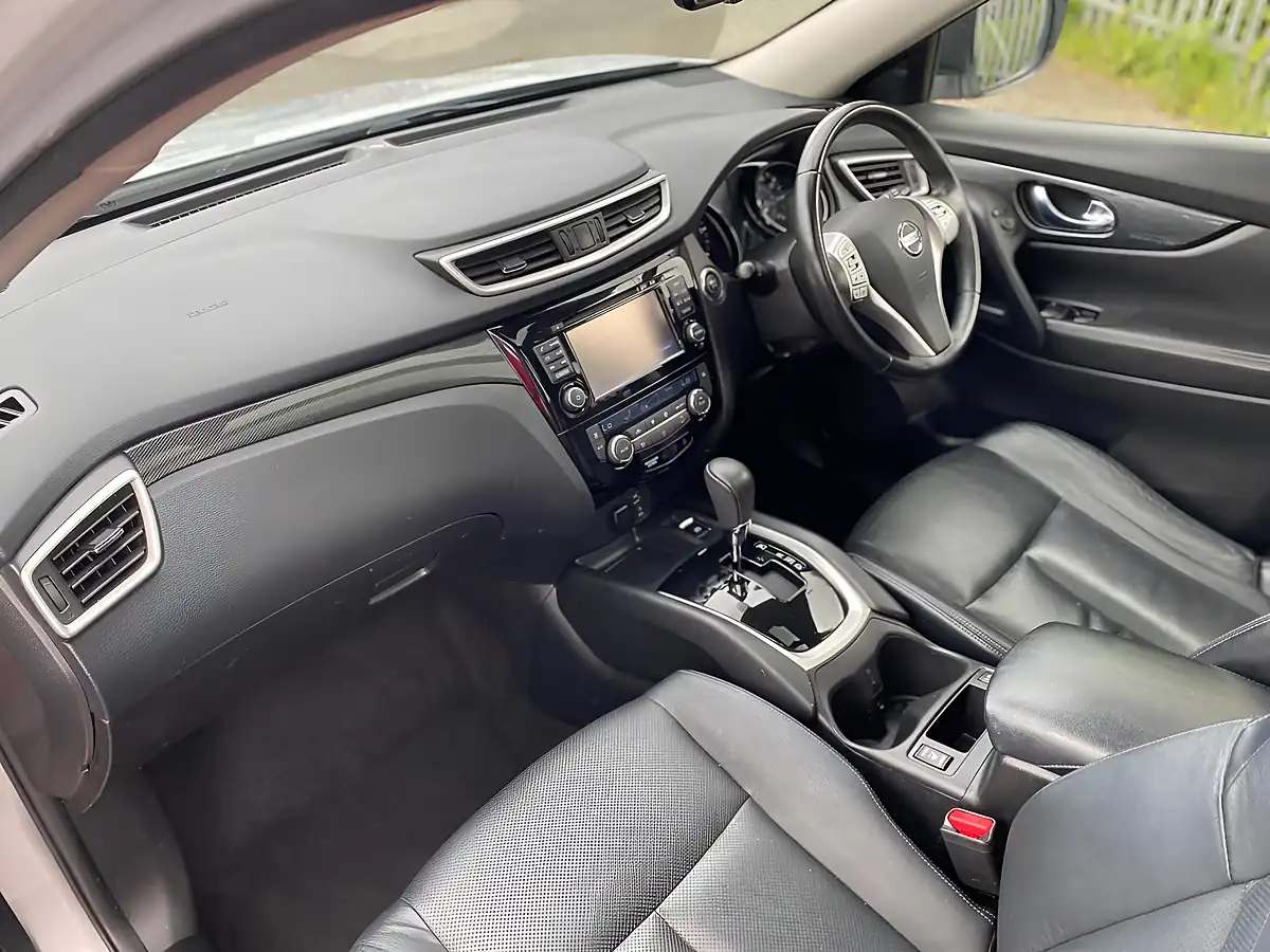 Used 2017 Nissan X-Trail Tekna Silver - Interior and Exterior details 6