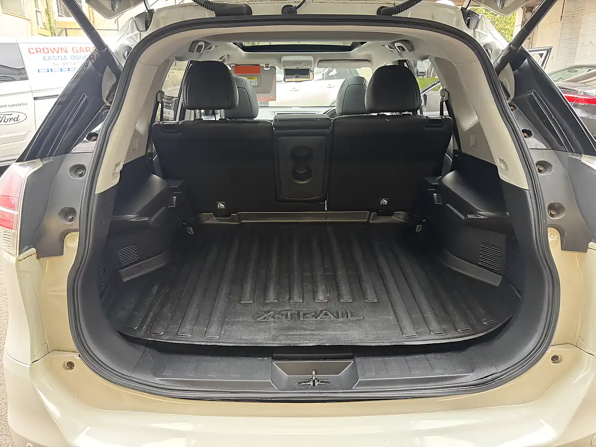 Used 2017 Nissan X-Trail Tekna White - Interior and Exterior details 12