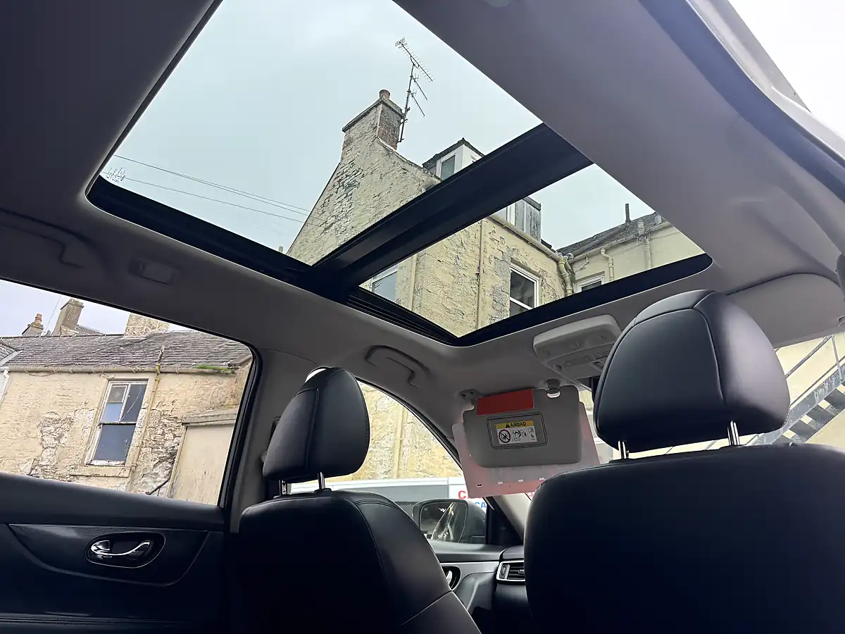 Used 2017 Nissan X-Trail Tekna White - Interior and Exterior details 14