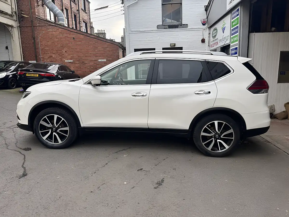 Used 2017 Nissan X-Trail Tekna White - Interior and Exterior details 6