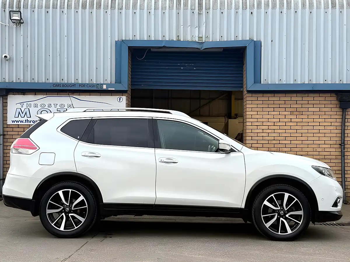 Used 2017 Nissan X-Trail Tekna White - Interior and Exterior details 6