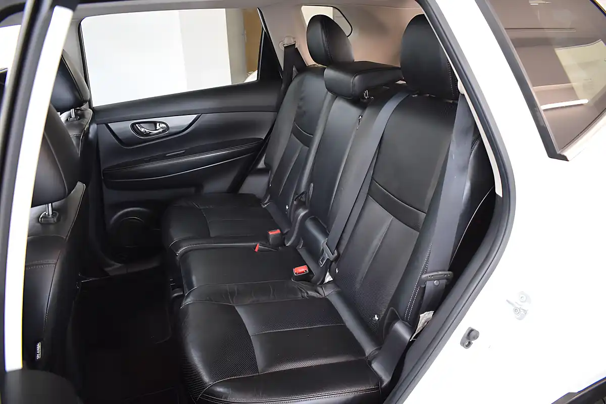 Used 2017 Nissan X-Trail Tekna White - Interior and Exterior details 13