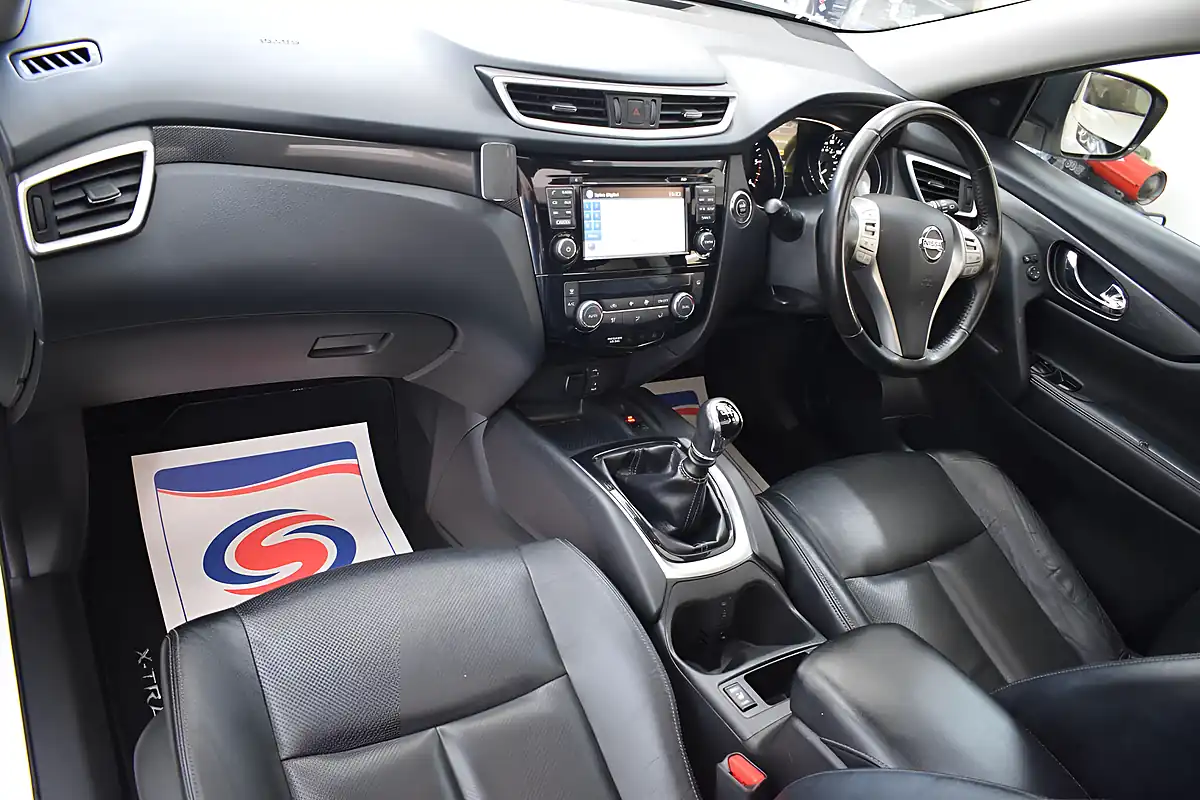 Used 2017 Nissan X-Trail Tekna White - Interior and Exterior details 14