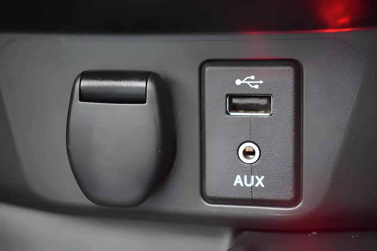 Used 2017 Nissan X-Trail Tekna White - Interior and Exterior details 17