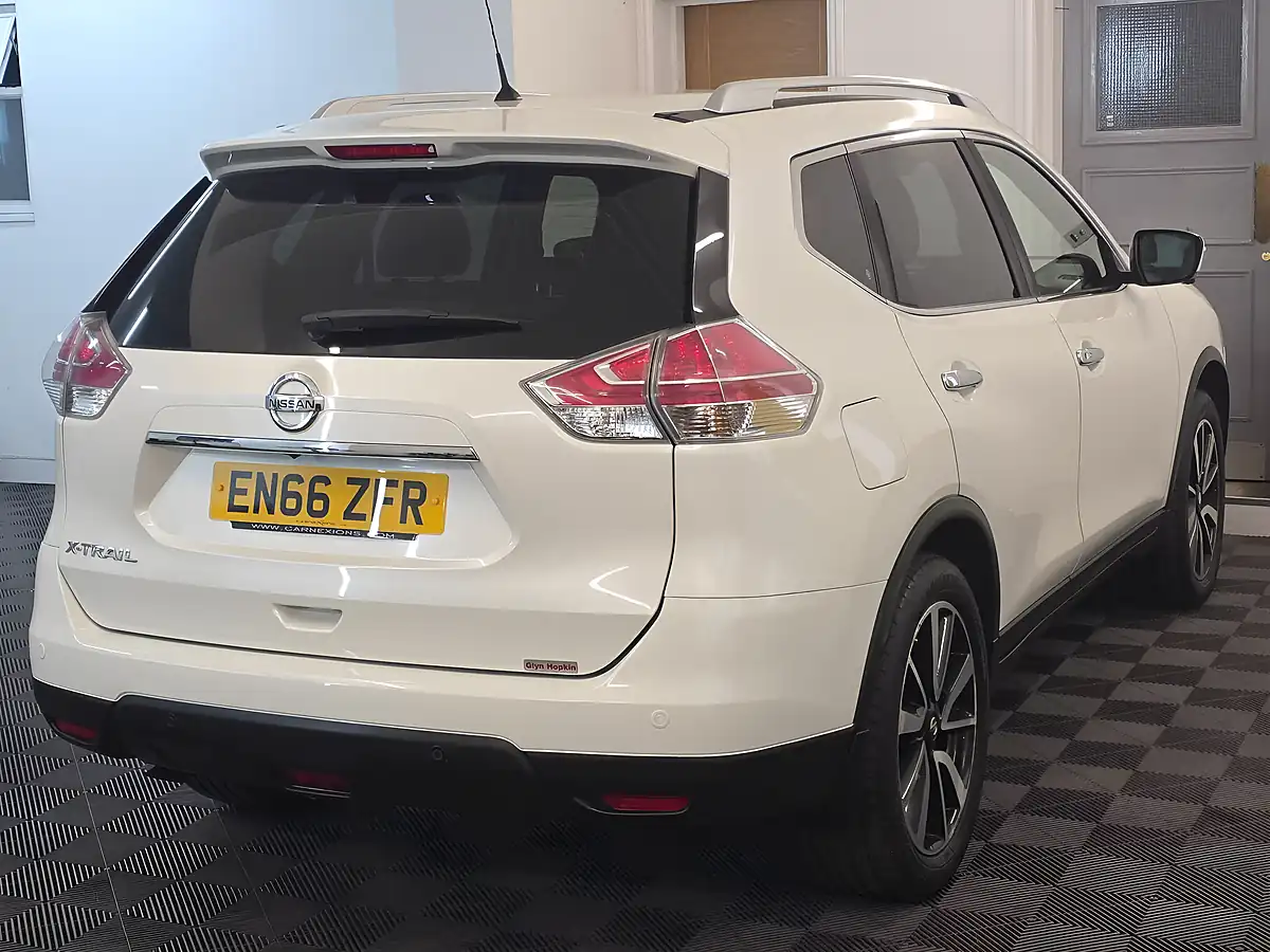 Used 2017 Nissan X-Trail Tekna White - Interior and Exterior details 4