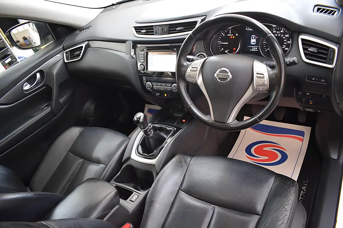 Used 2017 Nissan X-Trail Tekna White - Interior and Exterior details 7