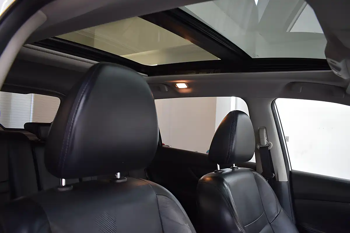 Used 2017 Nissan X-Trail Tekna White - Interior and Exterior details 9