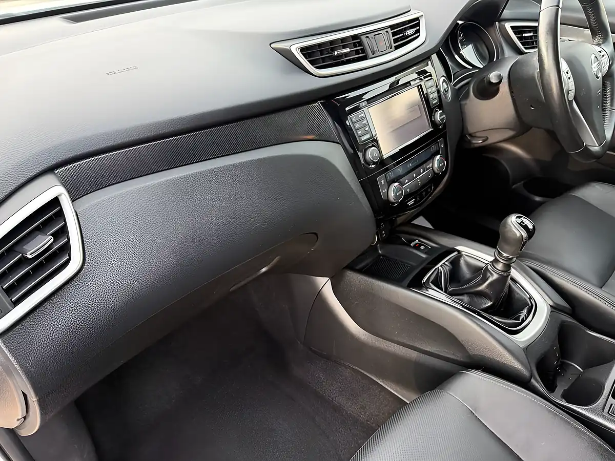 Used 2017 Nissan X-Trail Tekna White - Interior and Exterior details 11