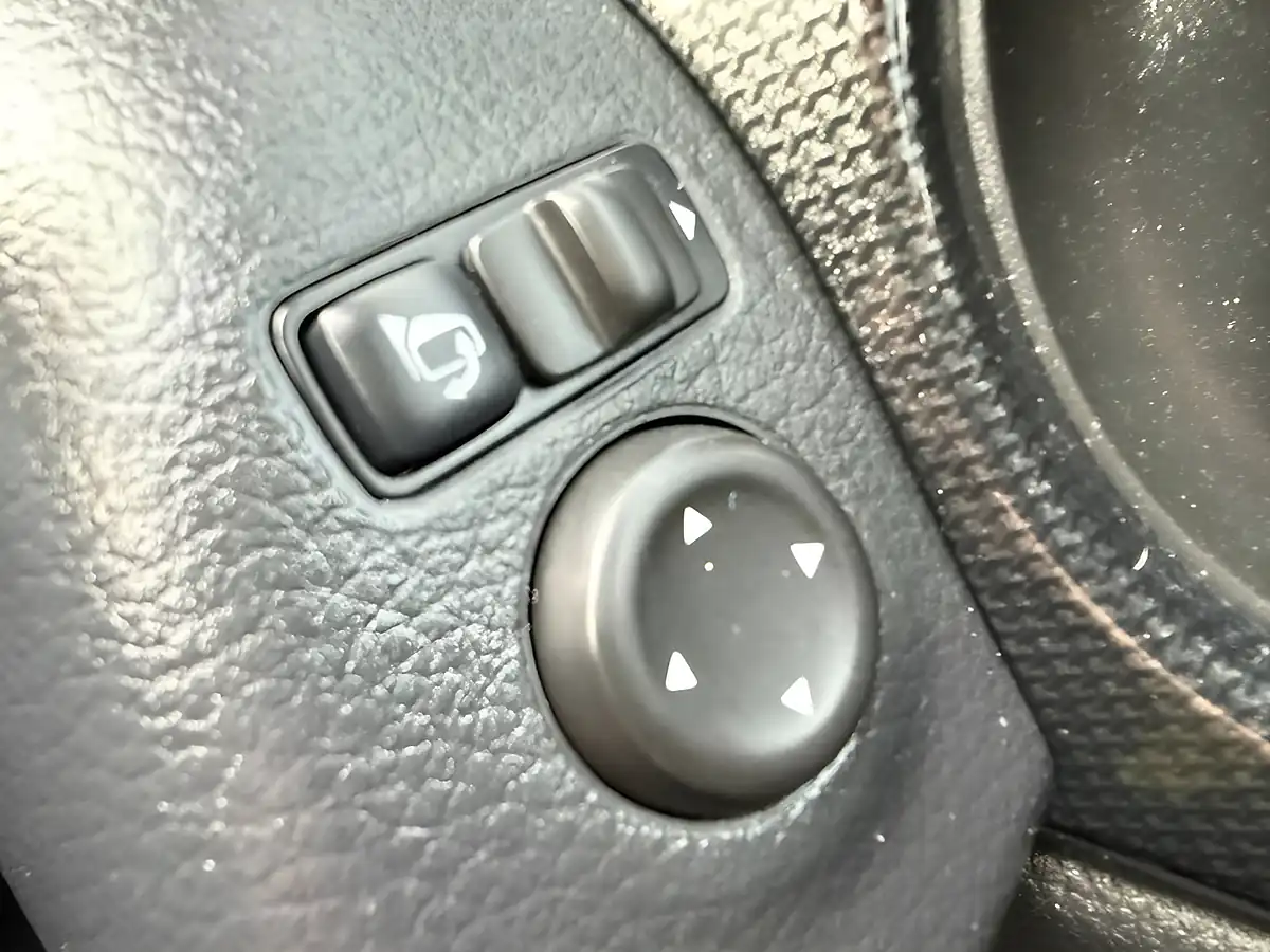 Used 2017 Nissan X-Trail Tekna White - Interior and Exterior details 15