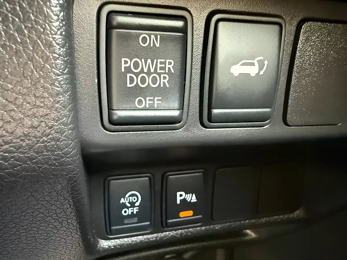 Used 2017 Nissan X-Trail Tekna White - Interior and Exterior details 18
