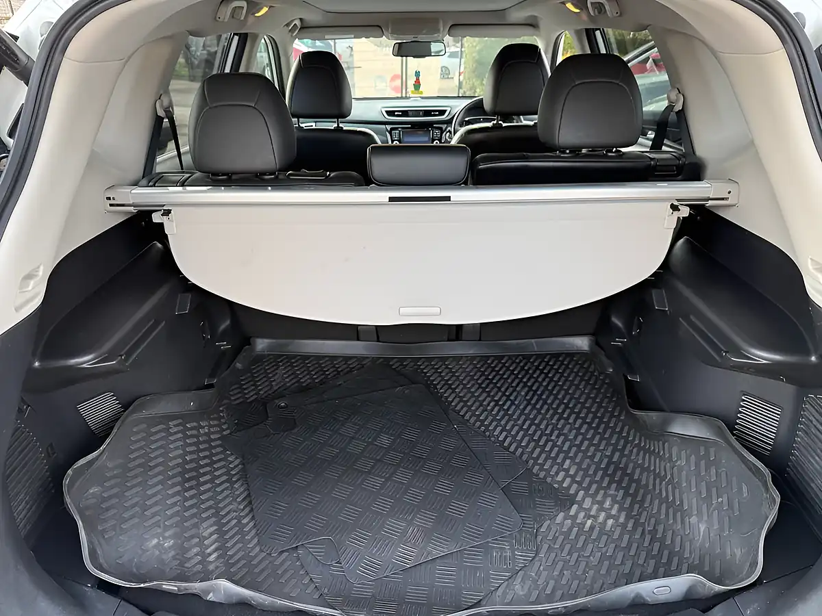 Used 2017 Nissan X-Trail Tekna White - Interior and Exterior details 9