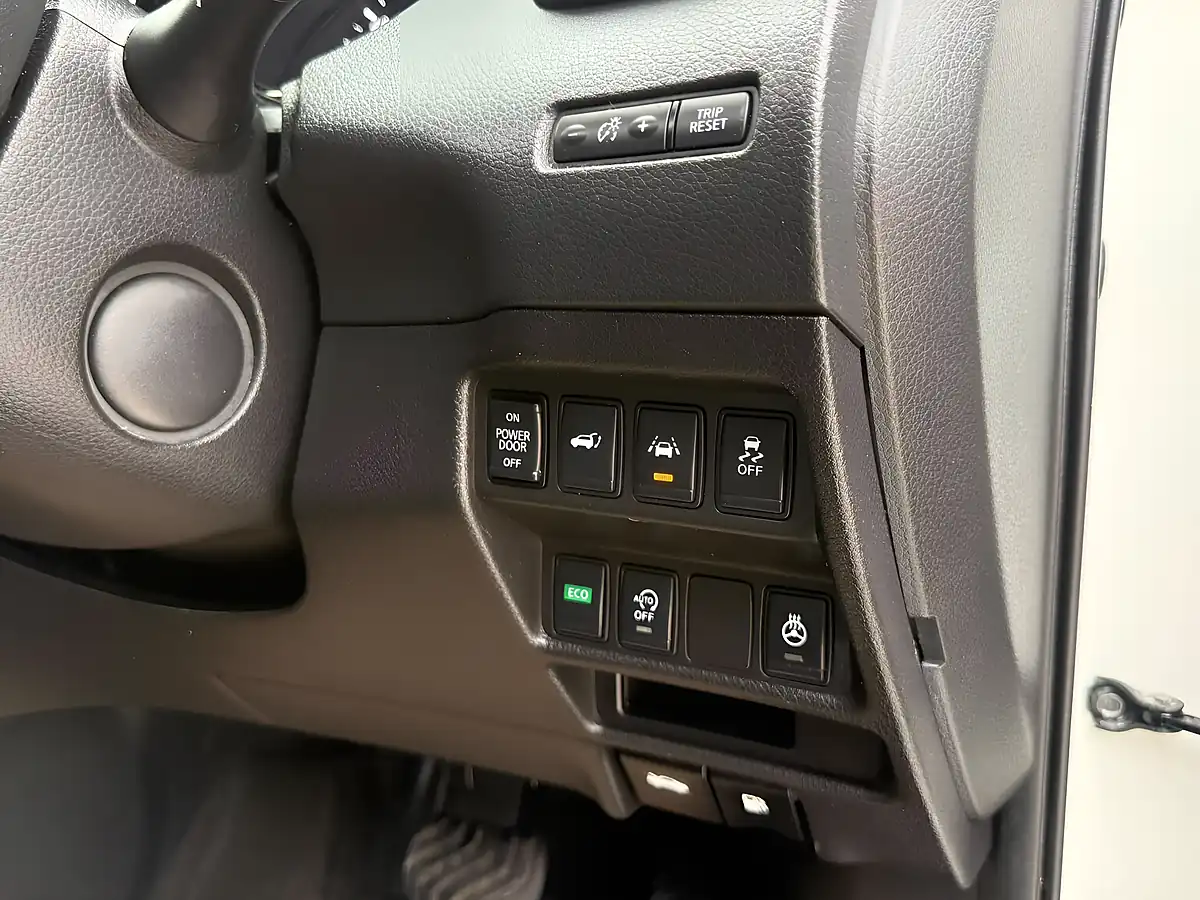 Used 2017 Nissan X-Trail Tekna White - Interior and Exterior details 13