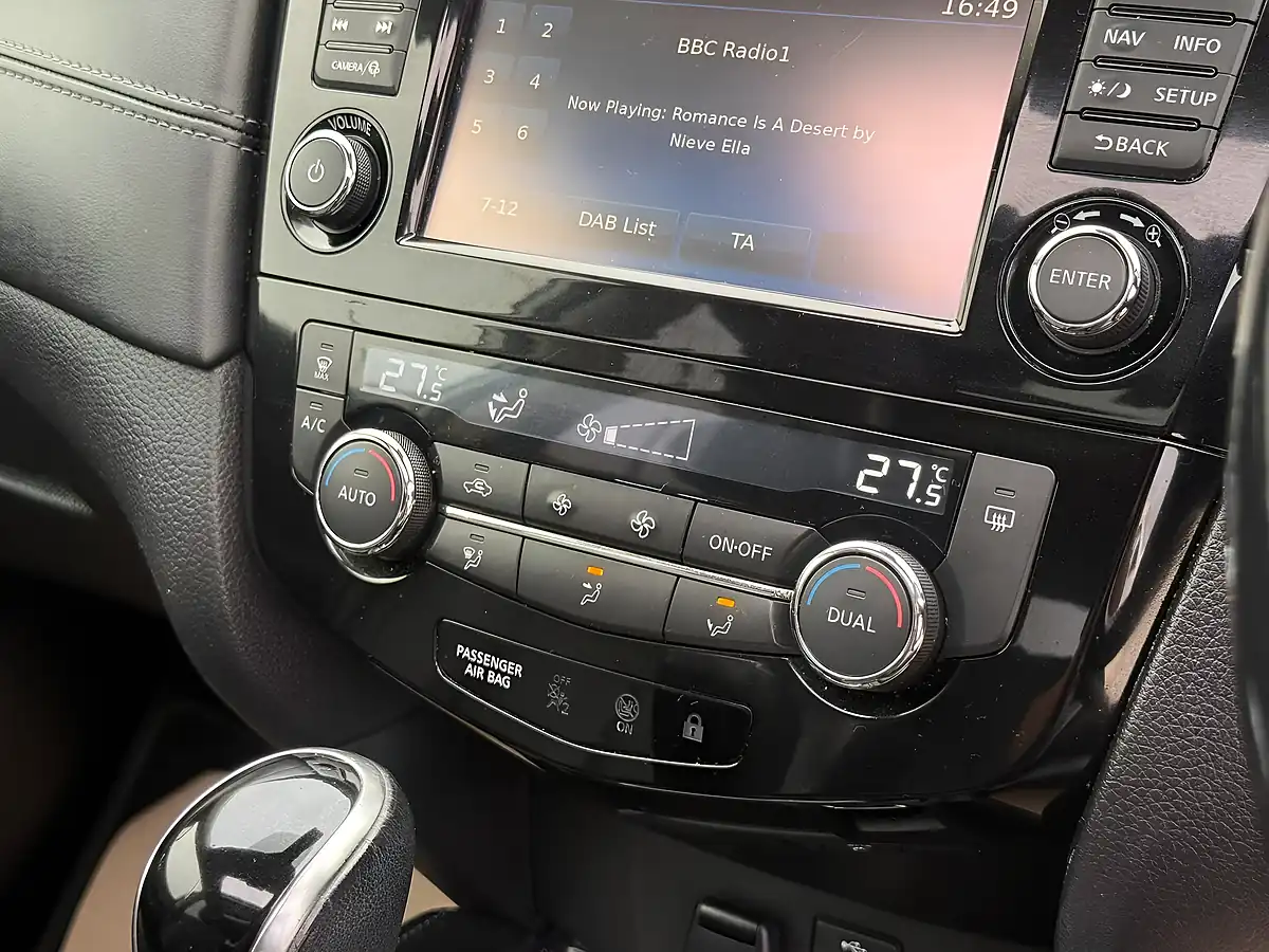 Used 2017 Nissan X-Trail Tekna White - Interior and Exterior details 16