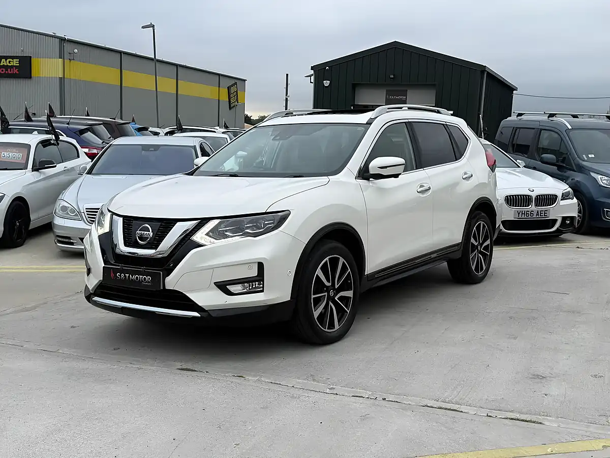 Used 2017 Nissan X-Trail Tekna White - Interior and Exterior details 3