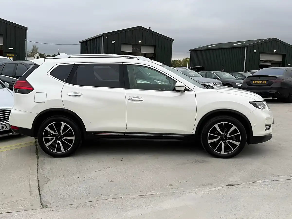 Used 2017 Nissan X-Trail Tekna White - Interior and Exterior details 7