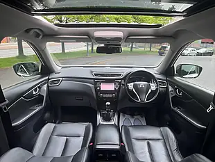 Used 2017 Nissan X-Trail Tekna White - Interior and Exterior details 14