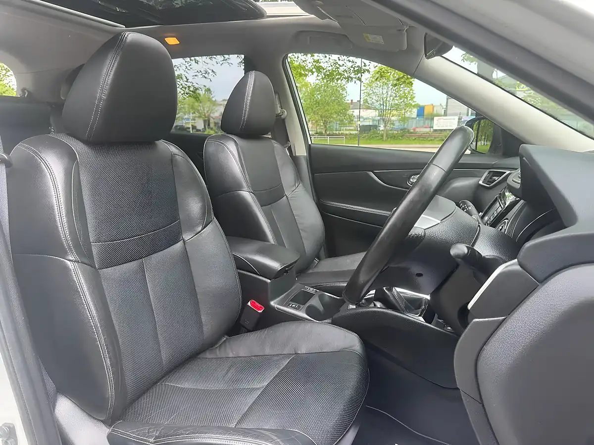 Used 2017 Nissan X-Trail Tekna White - Interior and Exterior details 15