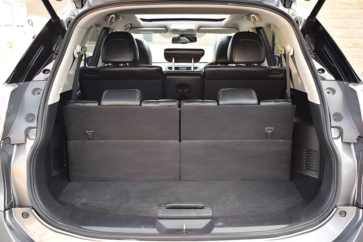 Used 2017 Nissan X-Trail Tekna Xtron Grey - Interior and Exterior details 13