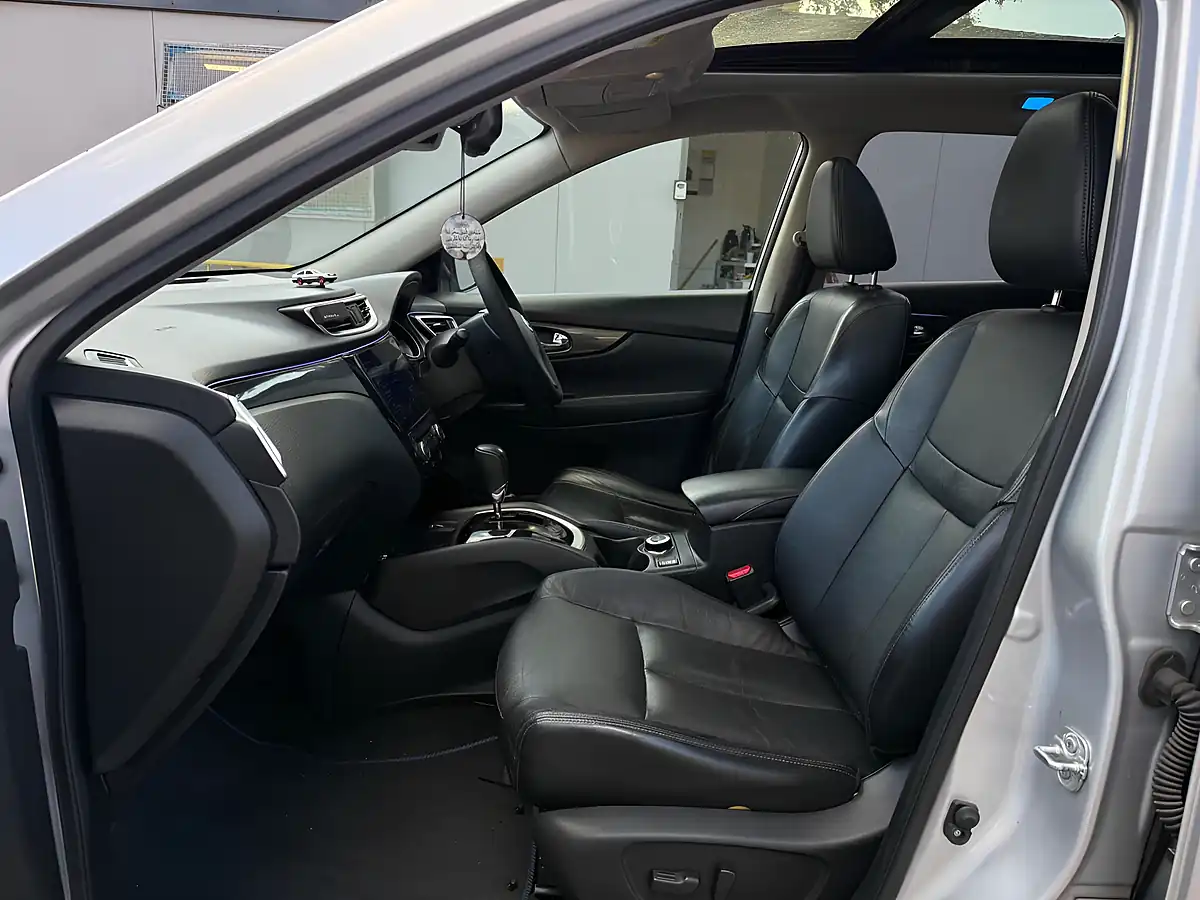 Used 2017 Nissan X-Trail Tekna Xtron Silver - Interior and Exterior details 10
