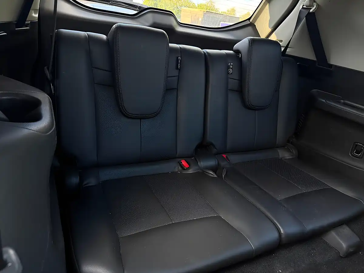 Used 2017 Nissan X-Trail Tekna Xtron Silver - Interior and Exterior details 12