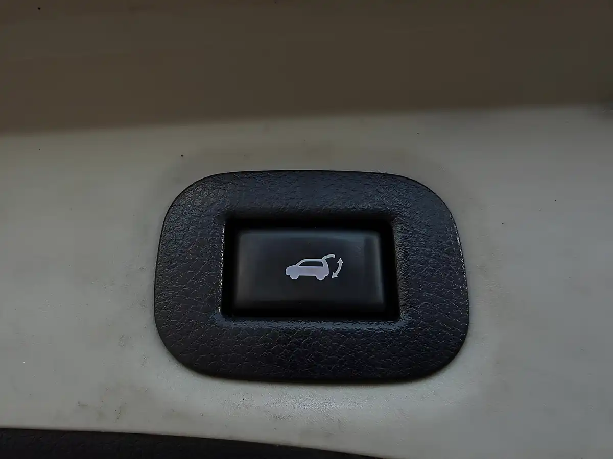 Used 2017 Nissan X-Trail Tekna Xtron Silver - Interior and Exterior details 19