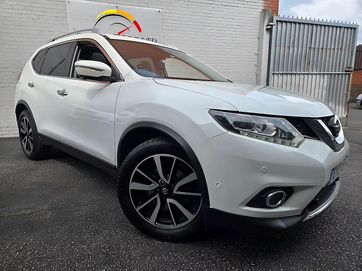 Used 2017 Nissan X-Trail Tekna Xtron White - Front View