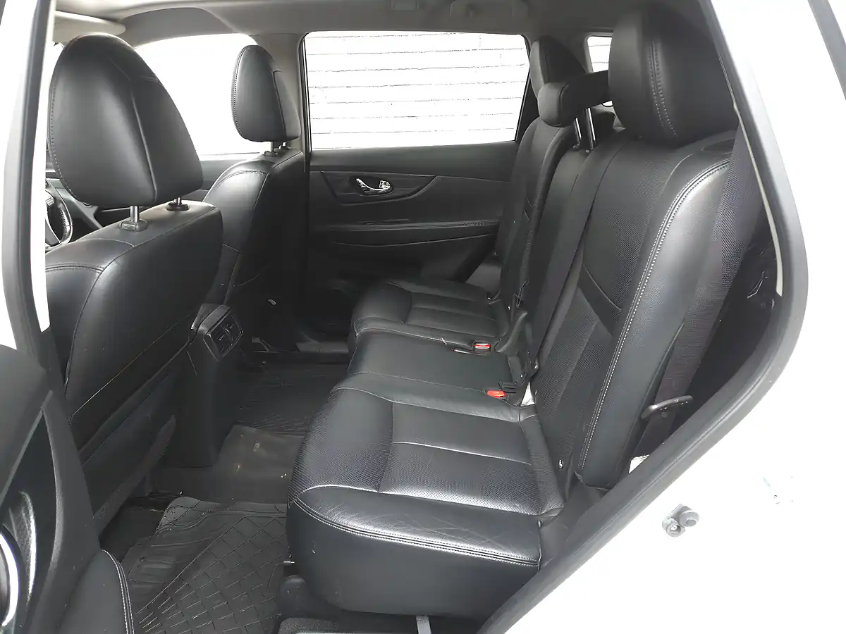 Used 2017 Nissan X-Trail Tekna Xtron White - Interior and Exterior details 15