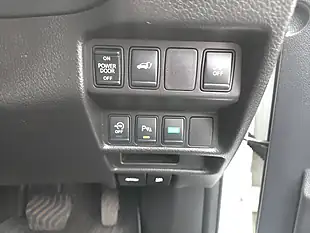 Used 2017 Nissan X-Trail Tekna Xtron White - Interior and Exterior details 18